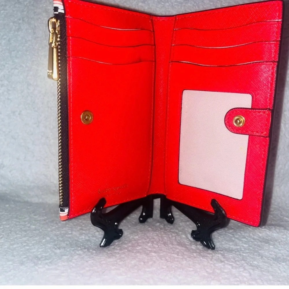 Kate Spade ♠️ Slice Pizza Shop 🍕Embossed Leather Small Slim Bifold Wallet - Picture 3 of 10